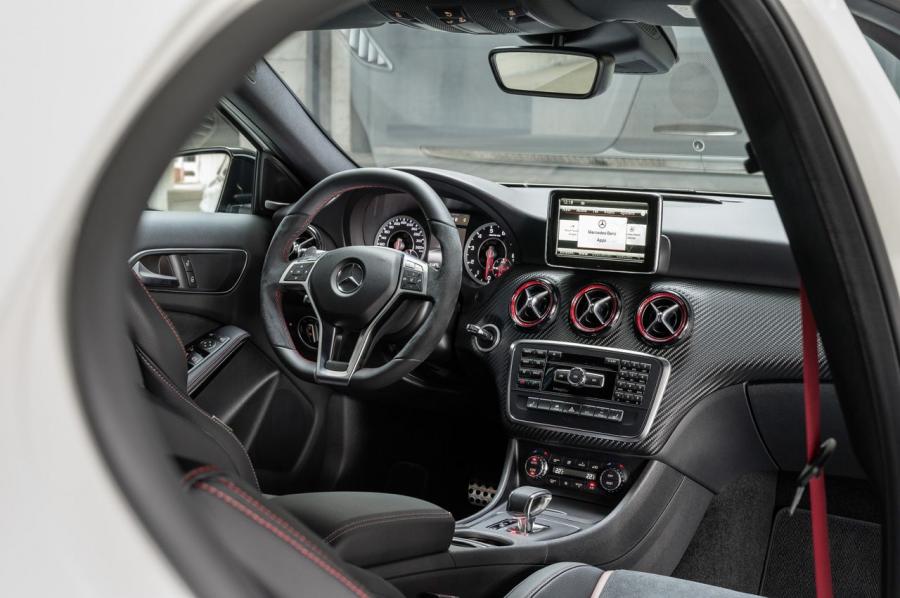  Mercedes-Benz A45 AMG 2014 года  (фото 10 из 24)
